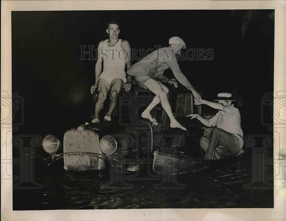 1940 Press Photo Anthony Nunez &amp; Leon Nunez On Top Of Truck After Earthquake - Historic Images