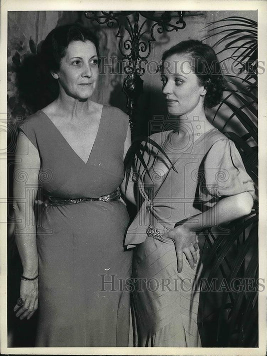 1933 Press Photo Actress Mrs. Bobbie North & Mrs. Neil Litt In Hollywood - Historic Images