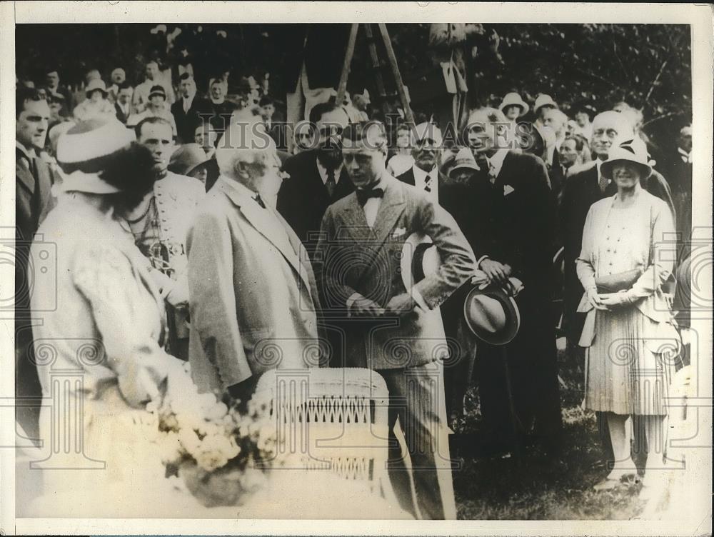 1928 Press Photo The Prince of Wales visits Queen Alexanda Hospital in Egypt - Historic Images