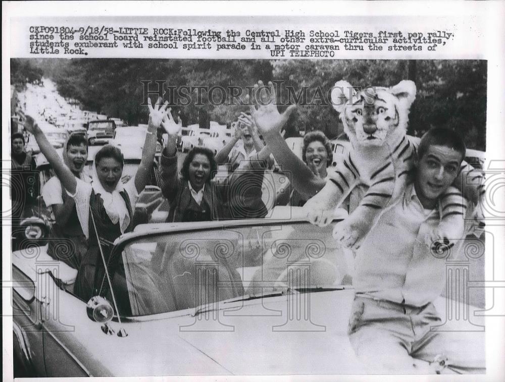 1958 Press Photo Central HS students in Little Rock, Ark. at pep rally - Historic Images