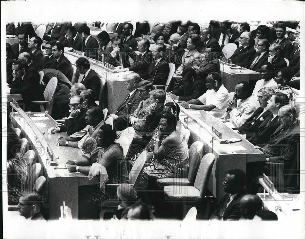 1969 Press Photo Five-Man Delegation of Swaziland in Sea of Suits at U.N. - Historic Images