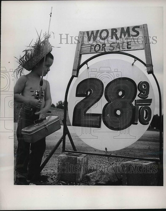 1961 Press Photo Four Year Old Wesley Foster Prepares To Go Fishing - nea78866 - Historic Images