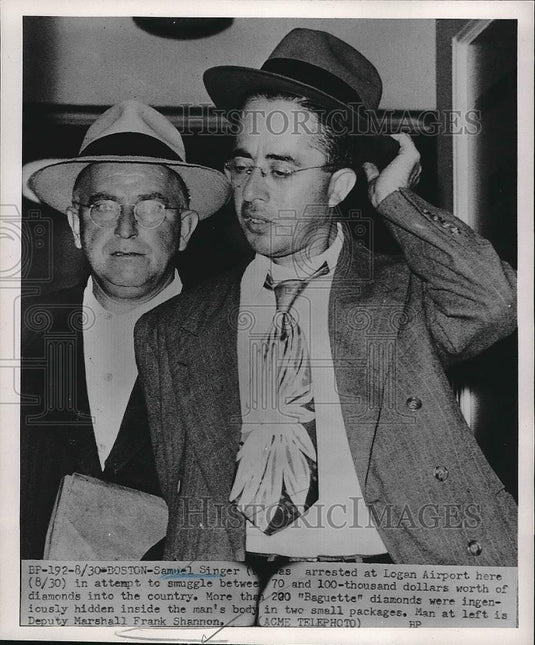1951 Press Photo Samuel Singer Logan Airport Diamond Money Smuggler - nea76680 - Historic Images
