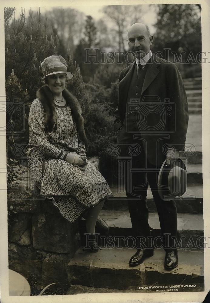 1927 Press Photo Man & Wife at Hot Springs, Virginia - nea92190 - Historic Images