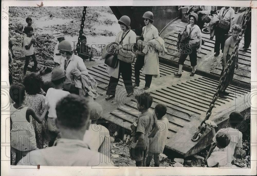 1945 Press Photo Red Cross &quot;invades&quot; the Philippines after the war - nea90554 - Historic Images