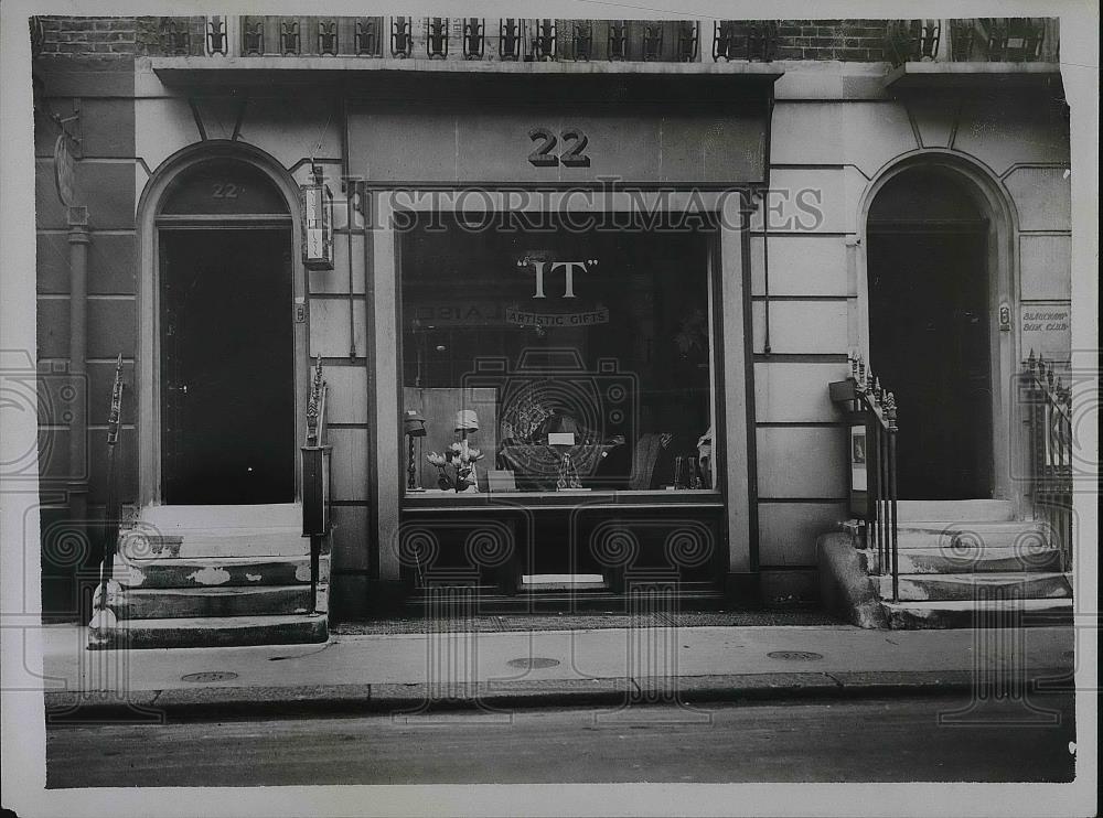 1928 Press Photo Lord Burgh's Millinery shopp in London - Historic Images