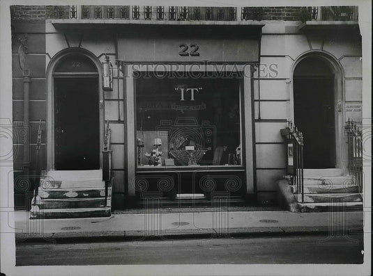1928 Press Photo Lord Burgh's Millinery shopp in London - Historic Images