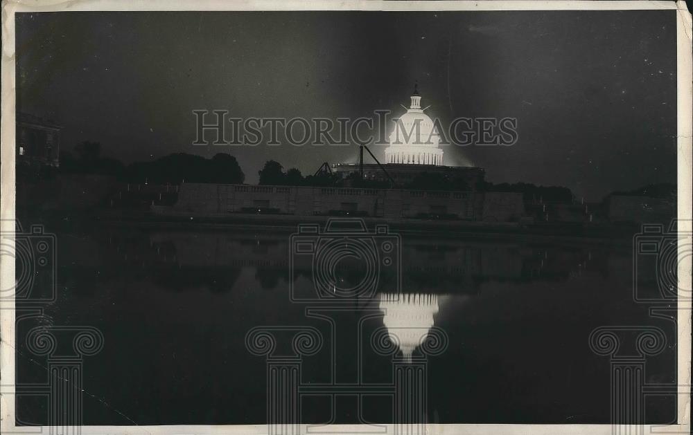 1932 Press Photo The US Capitol plaza lit up at night - nea90803 - Historic Images