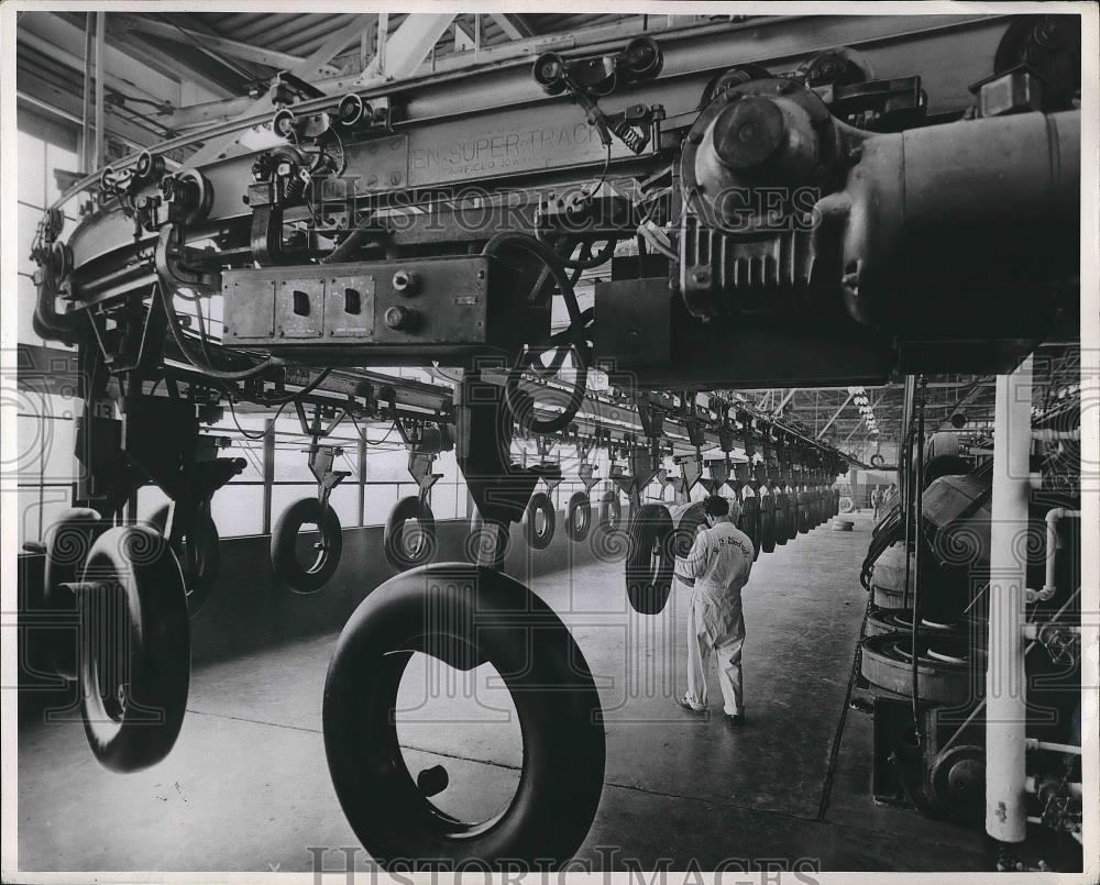 1952 Press Photo Tire production line at Goorrich plant - nea90956 - Historic Images