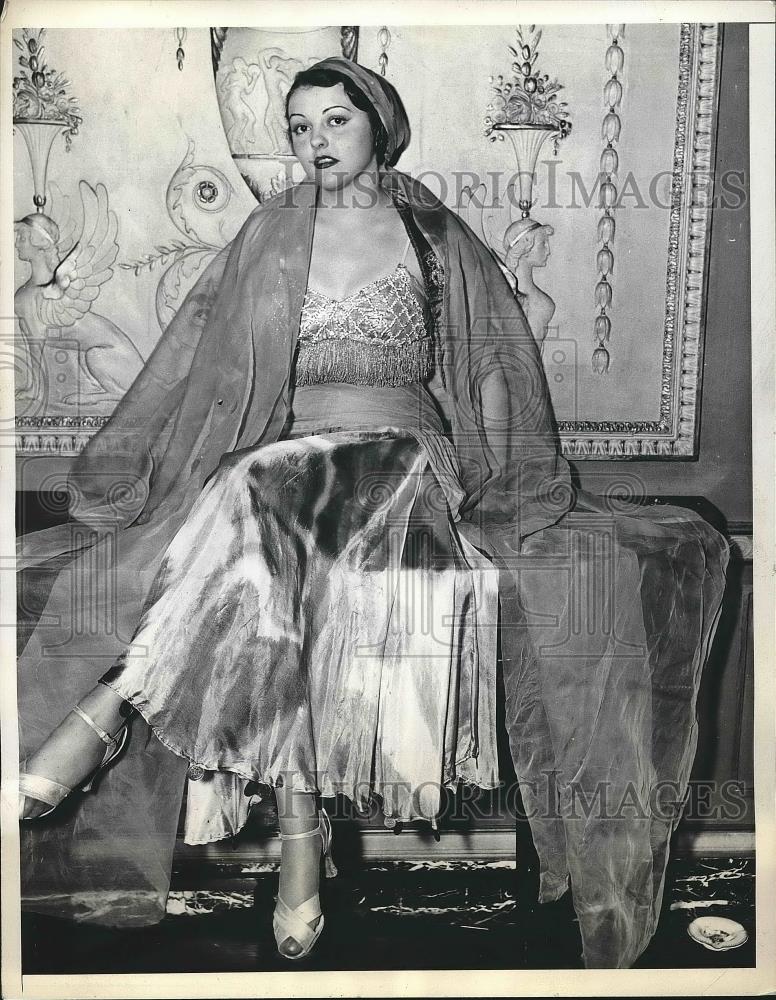 1935 Press Photo Society Jane Walsh in Beaux Arts Ball in Waldorf Astoria Hotel. - Historic Images