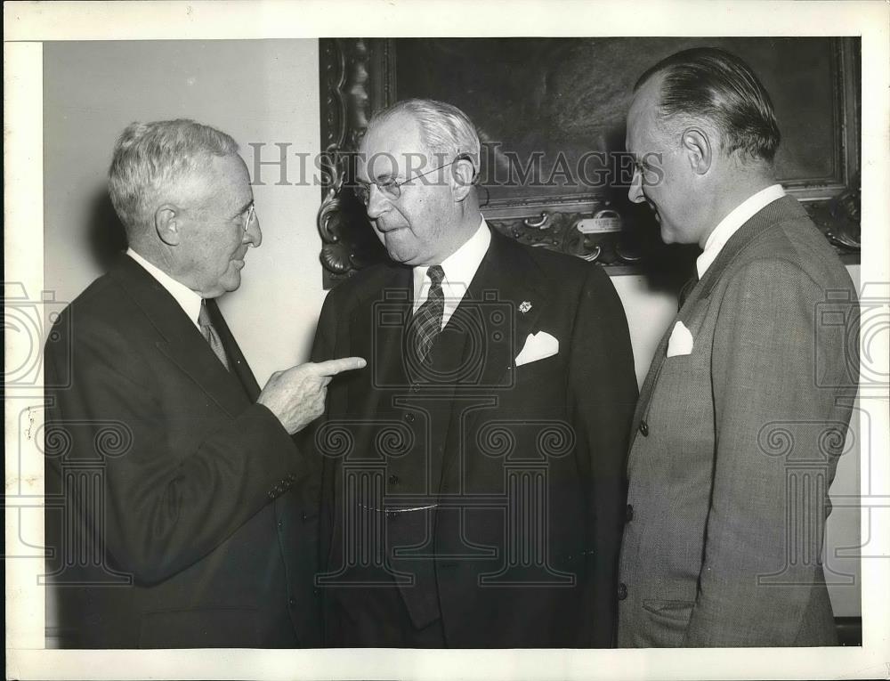 1941 Press Photo Leighton McCarthy Canadian Minister,Merchant Mahoney,Mr.Spruks - Historic Images