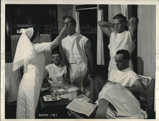 1941 Press Photo group of Canadians donating blood during WWII - nea76513 - Historic Images
