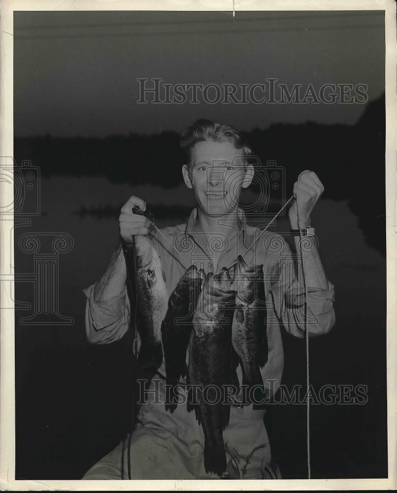 1943 Press Photo Walter Wettschreck &amp; fish he caught in Minn. lakes - nea78642 - Historic Images