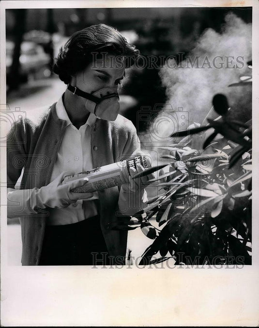 Press Photo Davol Rubber Company Resp-R-Aid All Filter Mask - nea82462 - Historic Images
