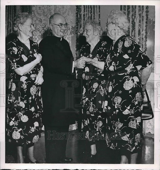 1952 Press Photo NY Francis Cardinal Spellman & the Coughlin sisters - nea78762 - Historic Images