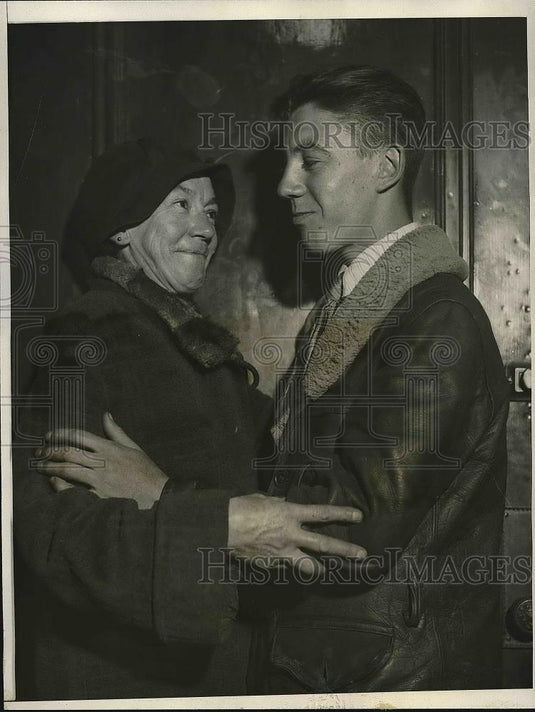 1931 Press Photo Daniel Seibert Reunited with Biological Mother - nea82147 - Historic Images