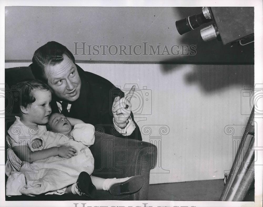 1952 Press Photo Jane Radke Doris Dennis Iron Lung Detroit Hospital Polio - Historic Images