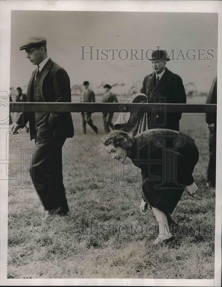 1937 Press Photo Duke and Duchess of Norfolk in Newmarket England. - nea90730 - Historic Images