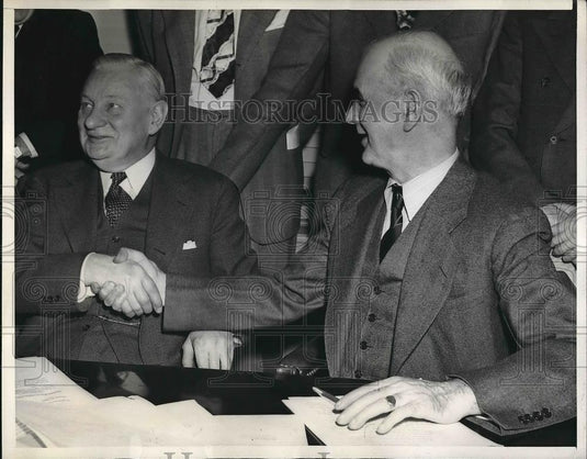 1946 Press Photo J.R Larkin, Phillip Murray - nea84731 - Historic Images