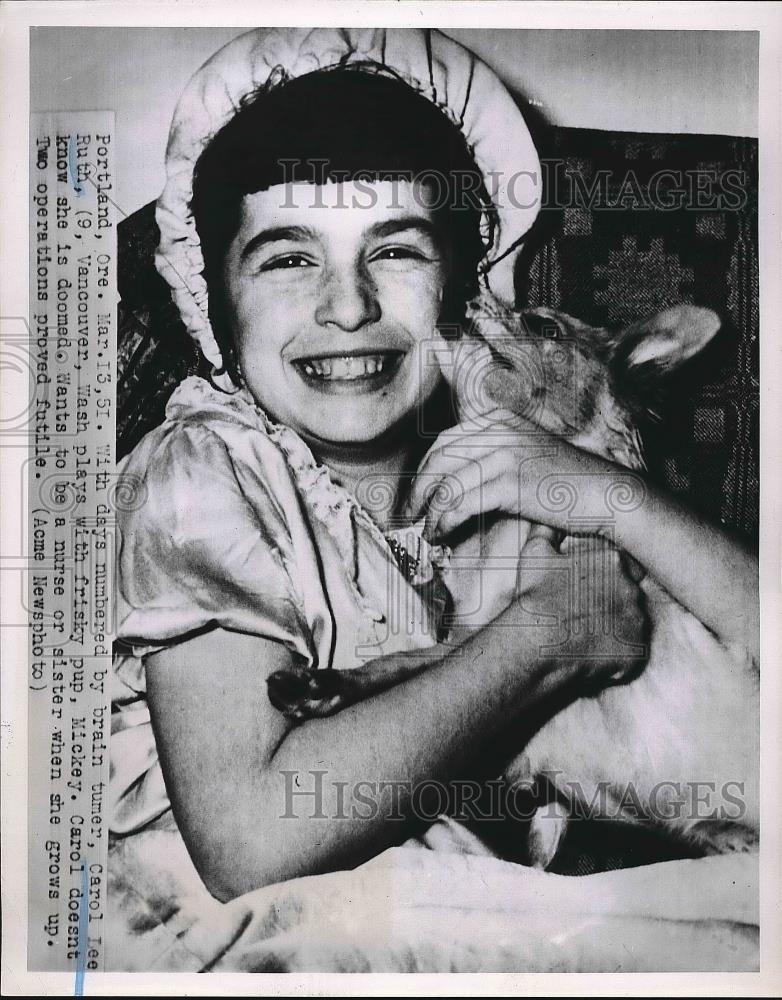 1951 Press Photo Carol Lee Ruth & puppy, she is age 9 & has brain tumor - Historic Images
