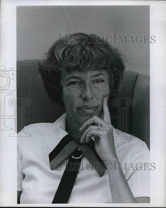 1972 Press Photo Mrs Paul Bowers Principal Grade School Lake Erie College - Historic Images