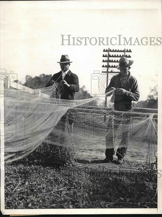1934 Press Photo Two fishermen & seine nets a=in Georgia - nea78681 - Historic Images