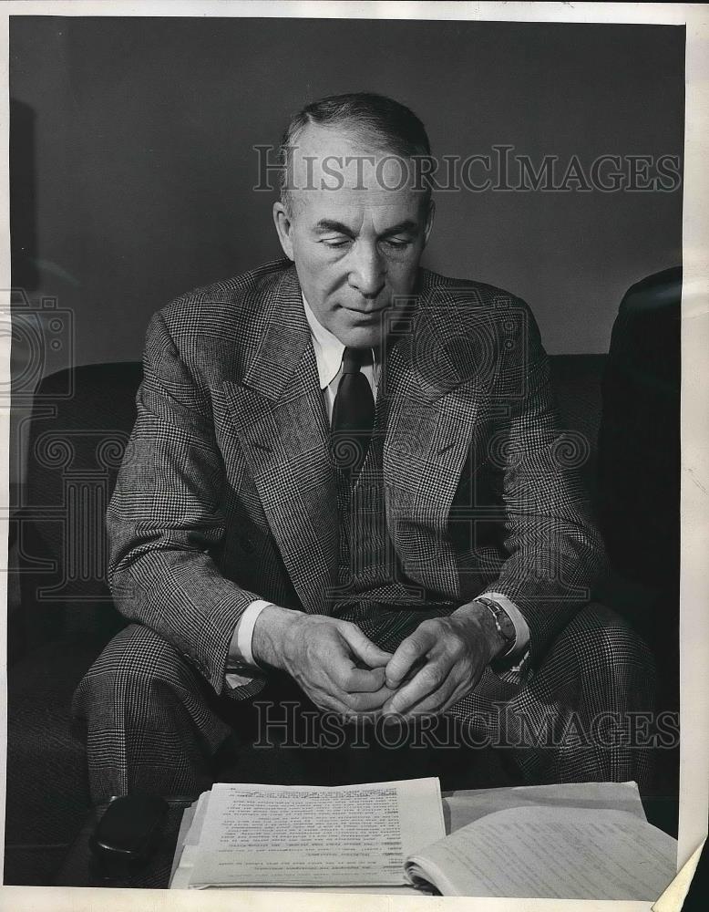 1947 Press Photo Archibald MacLeish for CBS &quot;The Son of Man&quot; - nea90253 - Historic Images