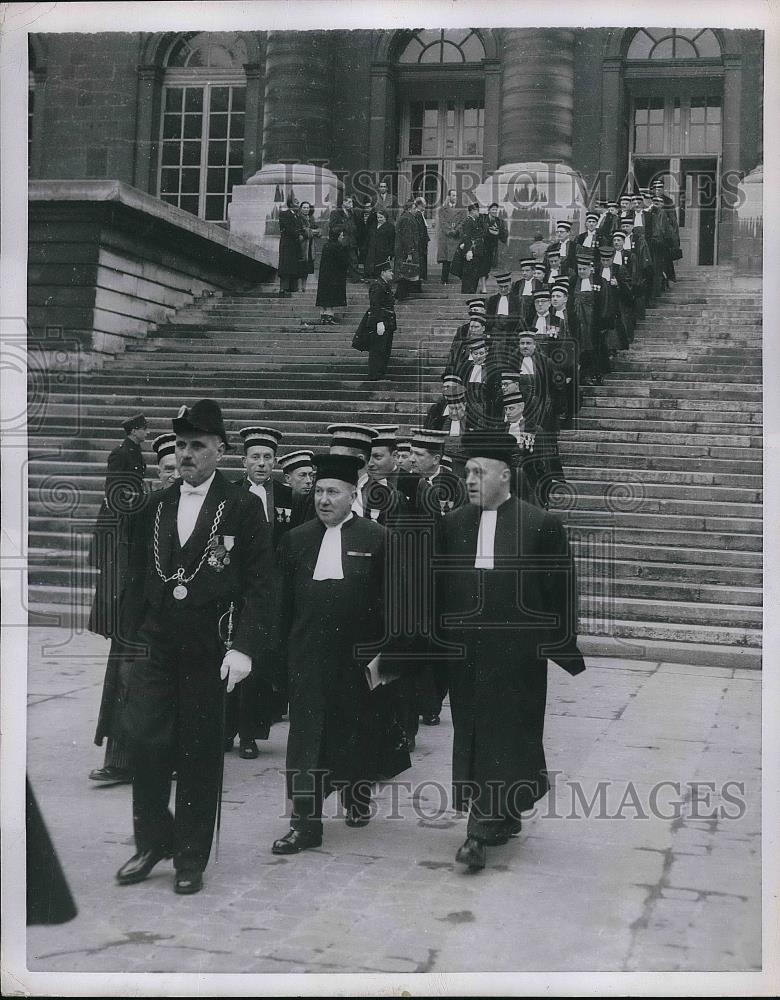 1953 Press Photo Judges of Paris Commerce Courts to take oath - nea79203 - Historic Images