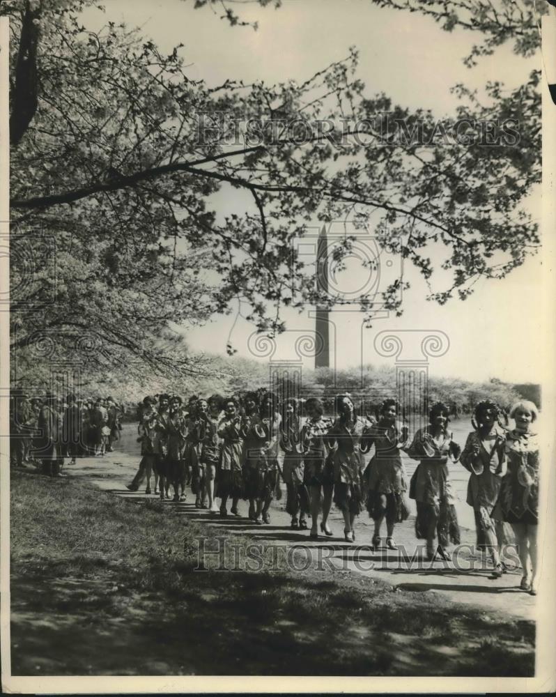 1929 Press Photo Capital Oriental Dancers Japanese Cherry Trees Potomac River - Historic Images