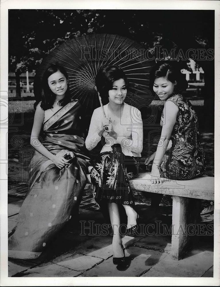 1967 Press Photo Miss Wee Hong Neo, Miss Mollie Ang and Miss Ang Chin Geok - Historic Images