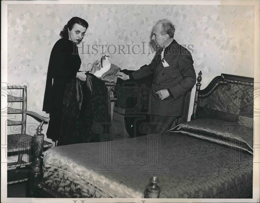 1940 Press Photo Asbestos heir Tommy Manville & Jean Francis at waldorf Astoria - Historic Images