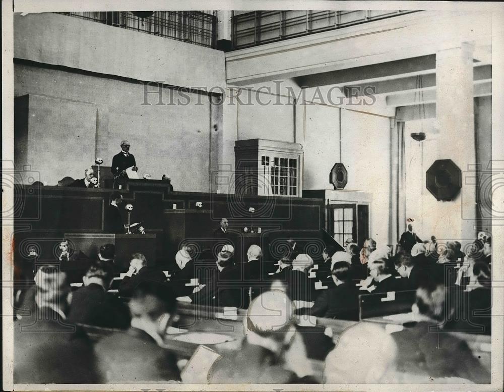 1933 Press Photo London Prime Minister Ramsey MacDonald Addresses Delegates - Historic Images