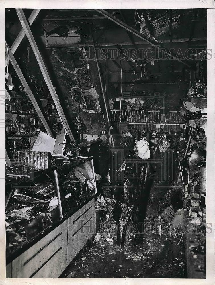 1946 Press Photo Fire Guts New York Grocery Store - nea88332 - Historic Images
