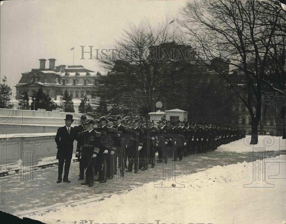 1925 Press Photo US Navy &amp; Asst Sec of Navy Robinson at the White House - Historic Images