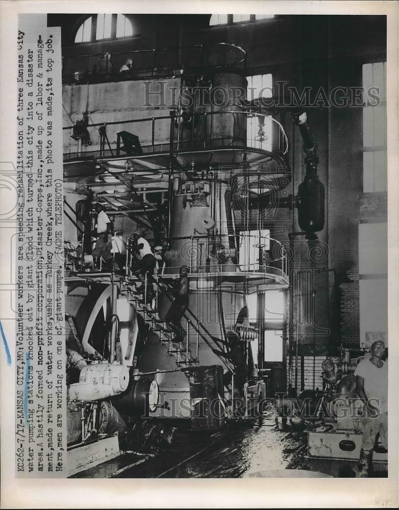 1951 Press Photo Kansas City Pumping Water Stations Flooding - nea94427 - Historic Images