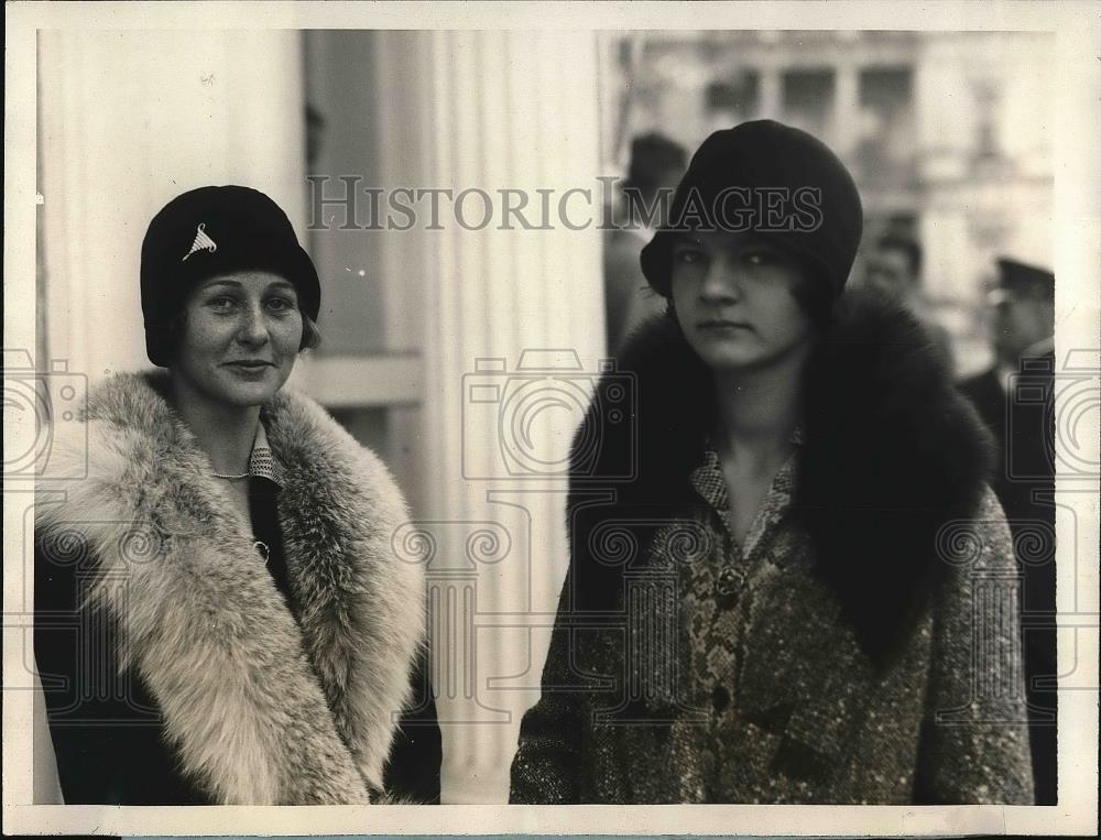 1927 Press Photo Ms. Elizabeth Briggs and Ms. Mary Fisher - nea84064 - Historic Images