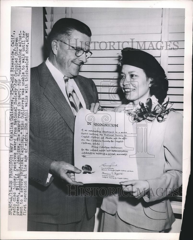 1950 Press Photo Mary Catalina Gutierrez Radio Disc Jockey Receives Award - Historic Images