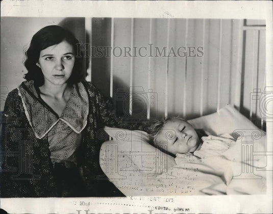 1932 Press Photo Gerald Collins & mom Mrs Paul Collins, he fights pneumonia - Historic Images