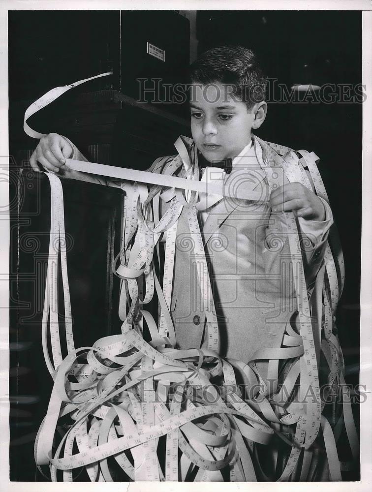 1956 Press Photo Stock Market Wiz 10 Year Old Leonard Ross Wins Money - Historic Images