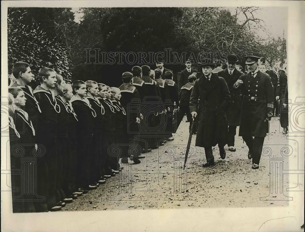 1927 Press Photo Prince Of Wales With Commander Fry As They View Boys At School - Historic Images