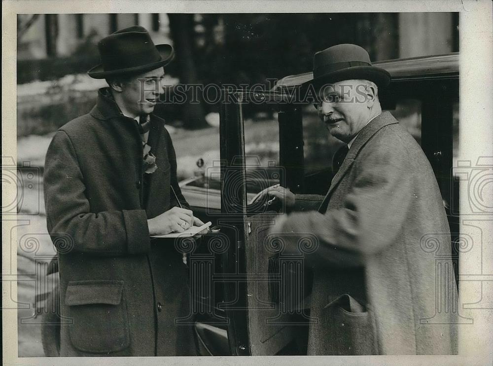 1930 Press Photo William Taft's Physician Dr. Francis Hagner Giving Report - Historic Images