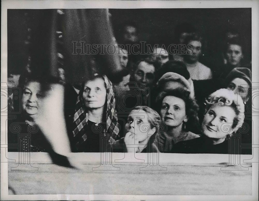 1957 Press Photo Underprivileged Class Covets Gowns Moscow&#39;s Fashion Show - Historic Images