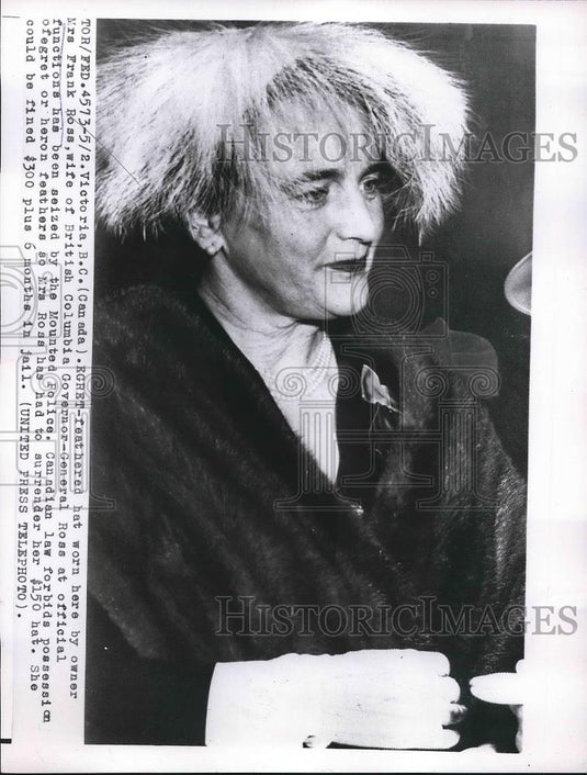 1956 Press Photo Victoria, B.C. Mrs Frank Ross, wife of Gov DGEn in fancy hat - Historic Images