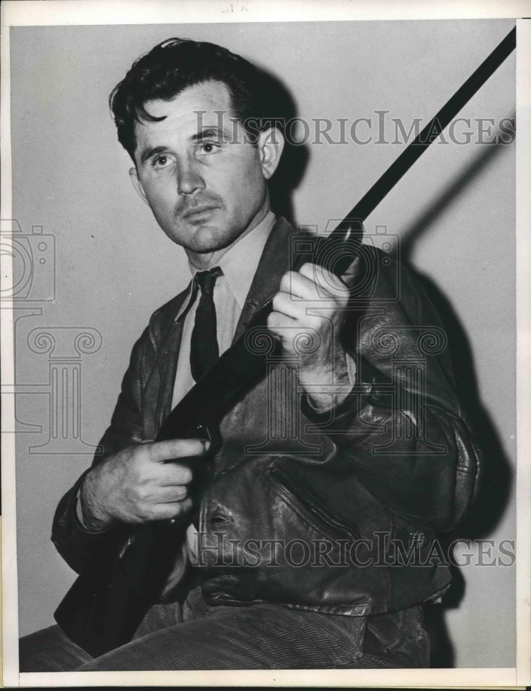 1937 Press Photo Simpson Grant Shooting Gallery Operator - nea93343 - Historic Images