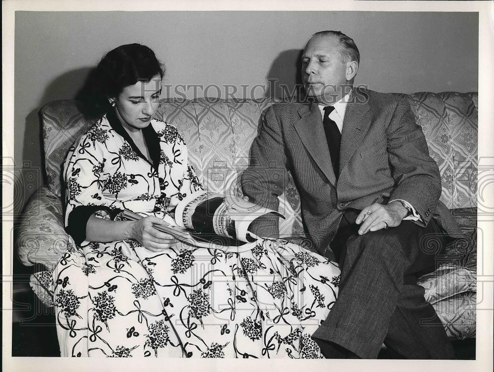 1953 Press Photo Mrs. Vera Raible and Mr C. Raible - nea83889 - Historic Images