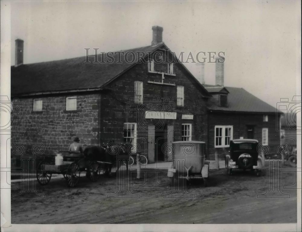 1933 Press Photo Stone Building Still Used As A Store Or Office In A Village - Historic Images