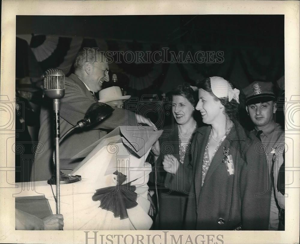 1944 Press Photo Henry Morgenthau, Sec of Tres,Stell &amp; Elsie Olsen - nea76848 - Historic Images