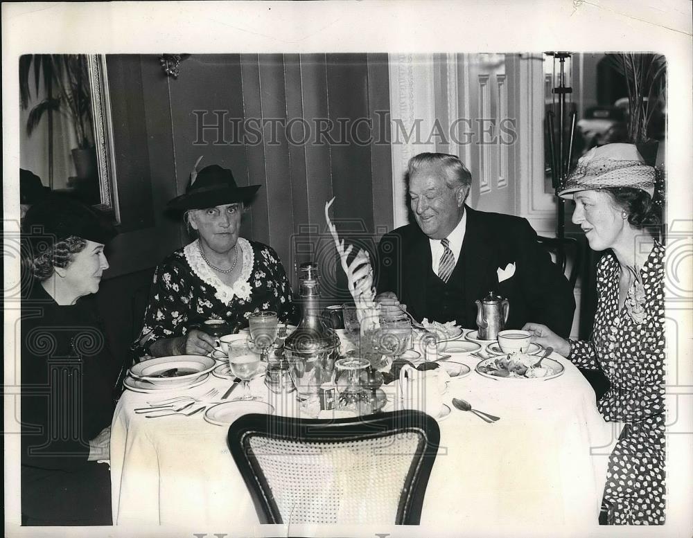 1939 Press Photo Mrs. Pat McCarran, Mrs. A. Calcott, Sen. Pat McCarran - Historic Images