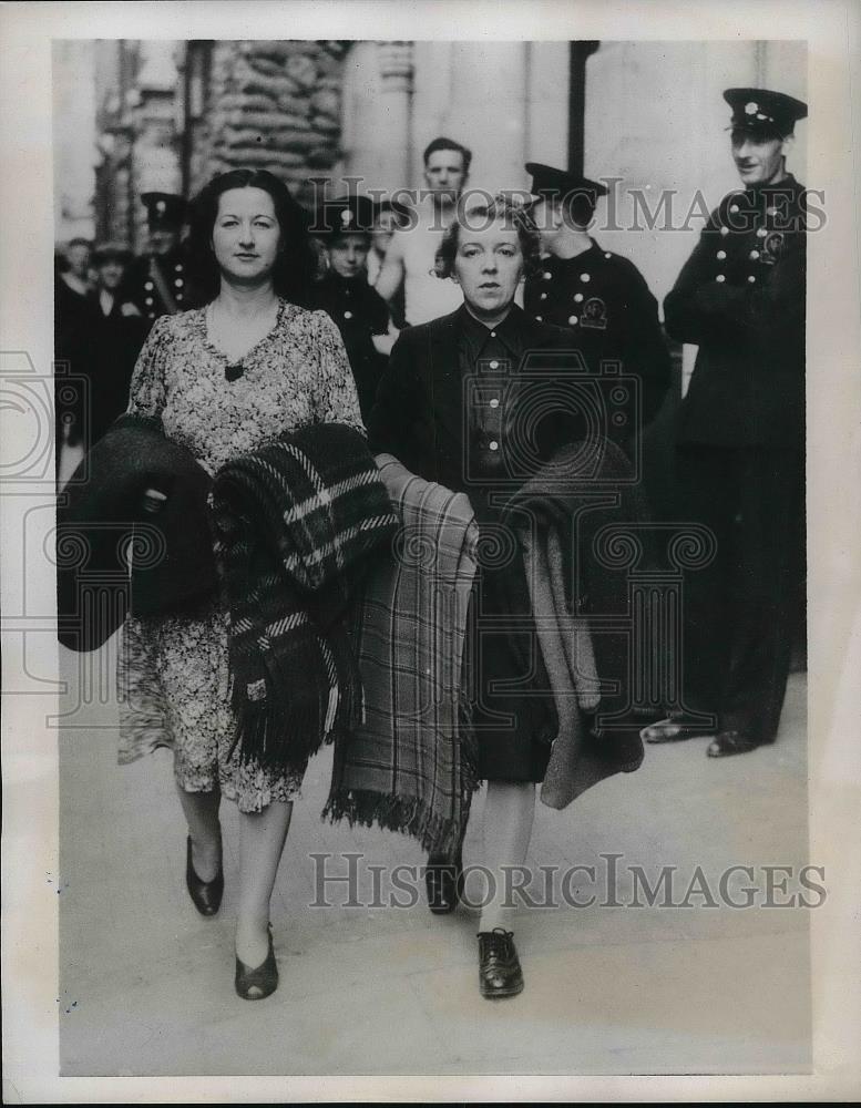 1939 Press Photo Women arriving at a London fire station - nea87267 - Historic Images