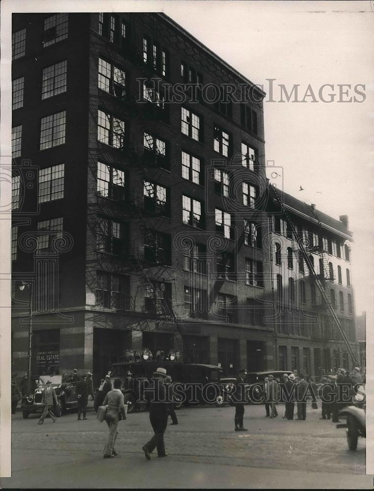 1934 Press Photo Oakley Bldg in Chicago where roof water tank fell thru 4 floors - Historic Images